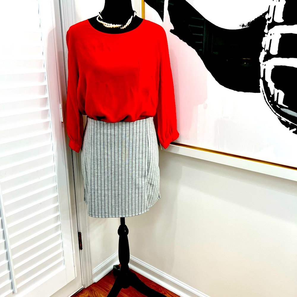 NWT Altar’d State Grey and Black Mini Skirt w/Side Slit, Size L